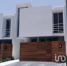 NEX-197155 - Casa en Renta, con 3 recamaras, con 2 baños, con 140 m2 de construcción en San Bernardino Tlaxcalancingo, CP 72820, Puebla.