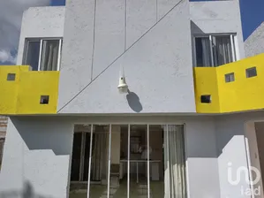 NEX-241646 - Casa en Renta, con 3 recamaras, con 2 baños, con 101 m2 de construcción en Arboledas de Loma Bella, CP 72474, Puebla.