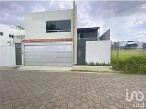 NEX-255167 - Casa en Venta, con 3 recamaras, con 2 baños, con 205 m2 de construcción.
