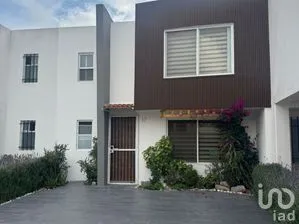 NEX-301438 - Casa en Venta, con 3 recamaras, con 2 baños, con 134 m2 de construcción.