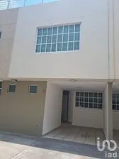 NEX-261640 - Casa en Renta, con 3 recamaras, con 2 baños, con 183 m2 de construcción.