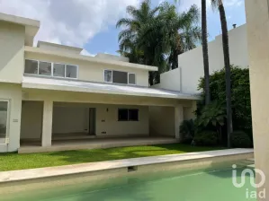 NEX-157584 - Casa en Renta, con 3 recamaras, con 3 baños, con 544 m2 de construcción en Lomas de Vista Hermosa, CP 62293, Morelos.