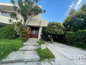 NEX-159393 - Casa en Renta, con 4 recamaras, con 4 baños, con 549 m2 de construcción en Club de golf Tabachines, CP 62498, Morelos.