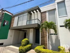 NEX-248310 - Casa en Venta, con 3 recamaras, con 3 baños, con 190 m2 de construcción en Lomas de Tzompantle, CP 62157, Morelos.