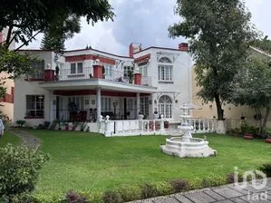 NEX-262083 - Casa en Venta, con 4 recamaras, con 2 baños, con 315 m2 de construcción.