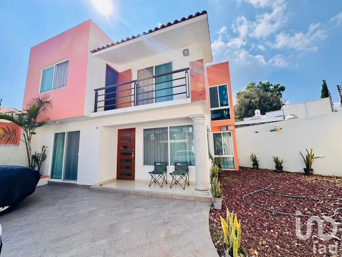 Casa en Venta en Santa María Ahuacatitlán, Cuernavaca, Morelos | NEX-290774 | iad México | Foto 1 de 18