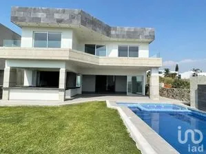 NEX-294447 - Casa en Venta, con 4 recamaras, con 4 baños, con 375 m2 de construcción.