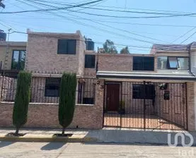 NEX-196336 - Casa en Venta, con 4 recamaras, con 1 baño, con 240 m2 de construcción en Prado San Mateo, CP 53240, México.