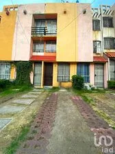 NEX-255782 - Casa en Renta, con 4 recamaras, con 2 baños, con 165 m2 de construcción.