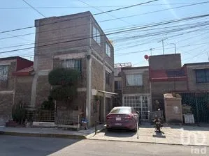 NEX-295114 - Casa en Venta, con 3 recamaras, con 2 baños, con 180 m2 de construcción.
