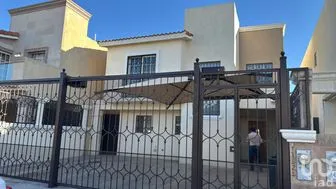 NEX-261321 - Casa en Renta, con 3 recamaras, con 2 baños, con 240 m2 de construcción.