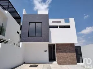 NEX-172995 - Casa en Venta, con 4 recamaras, con 2 baños, con 224 m2 de construcción en Villas del Cimatario, CP 76087, Querétaro.