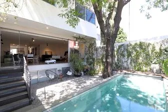 NEX-303113 - Casa en Venta, con 3 recamaras, con 3 baños, con 370 m2 de construcción.