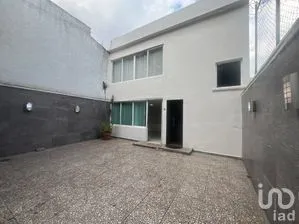 NEX-307622 - Casa en Venta, con 5 recamaras, con 3 baños, con 140 m2 de construcción.