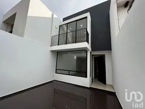 NEX-195159 - Casa en Venta, con 3 recamaras, con 2 baños, con 154 m2 de construcción en Arboledas de Loma Bella, CP 72474, Puebla.