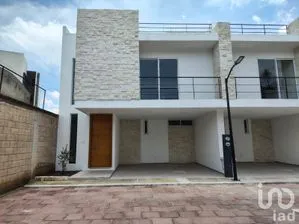 NEX-252929 - Casa en Venta, con 3 recamaras, con 3 baños, con 220 m2 de construcción.