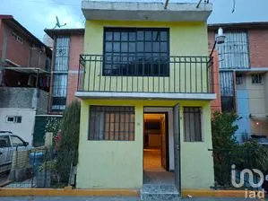 NEX-283970 - Casa en Venta, con 3 recamaras, con 10 baños, con 98 m2 de construcción en Residencial Fuentes de Ecatepec, CP 55050, México.