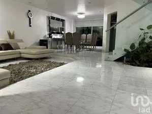 NEX-249891 - Casa en Venta, con 4 recamaras, con 3 baños, con 210 m2 de construcción en Presidentes Ejidales 2a Sección, CP 04470, Ciudad de México.