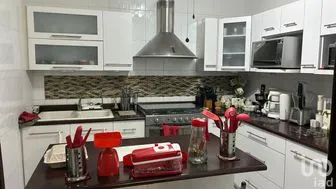 NEX-260220 - Casa en Venta, con 5 recamaras, con 3 baños, con 240 m2 de construcción.