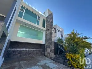 NEX-262893 - Casa en Venta, con 3 recamaras, con 2 baños, con 234 m2 de construcción en Zibatá, CP 76269, Querétaro.