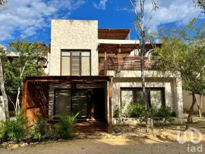 NEX-162590 - Casa en Renta, con 3 recamaras, con 2 baños, con 272 m2 de construcción en Tulum Centro, CP 77760, Quintana Roo.