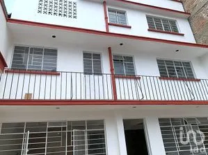 NEX-301523 - Casa en Venta, con 7 recamaras, con 4 baños, con 348 m2 de construcción.