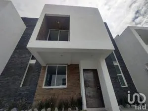 NEX-180092 - Casa en Venta, con 3 recamaras, con 3 baños, con 229 m2 de construcción.