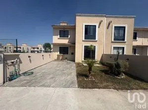 NEX-286813 - Casa en Renta, con 3 recamaras, con 2 baños, con 102 m2 de construcción.