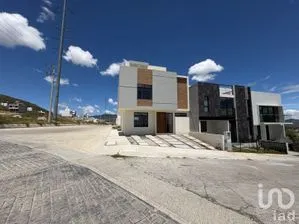 NEX-306224 - Casa en Venta, con 3 recamaras, con 2 baños, con 152 m2 de construcción.