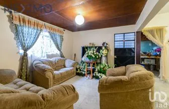 NEX-1582 - Casa en Venta, con 6 recamaras, con 3 baños, con 225 m2 de construcción.