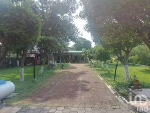 NEX-235449 - Casa en Venta, con 3 recamaras, con 2 baños, con 1525 m2 de construcción.