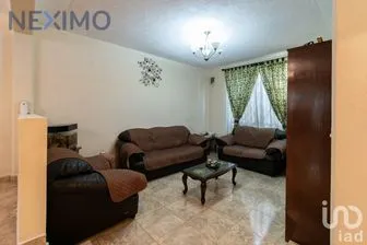NEX-5861 - Casa en Venta, con 4 recamaras, con 2 baños, con 160 m2 de construcción.