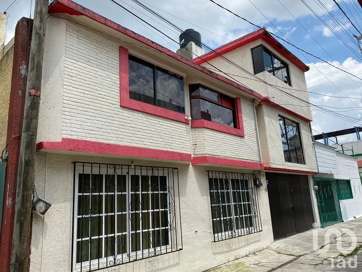 Casa en Venta en Santa Ana Tlapaltitlán, Toluca, México | NEX-178546 | iad México | Foto 1 de 15
