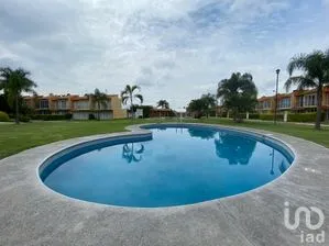 NEX-234009 - Casa en Venta, con 3 recamaras, con 2 baños, con 138 m2 de construcción en Cocoyoc, CP 62736, Morelos.