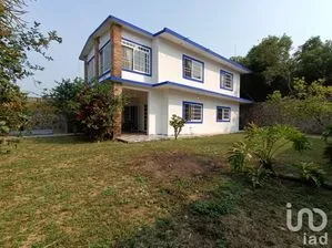NEX-203012 - Casa en Venta, con 4 recamaras, con 3 baños, con 200 m2 de construcción en Medanos, CP 93570, Veracruz de Ignacio de la Llave.