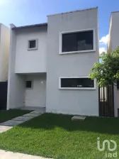 NEX-185197 - Casa en Venta, con 3 recamaras, con 2 baños, con 144 m2 de construcción.