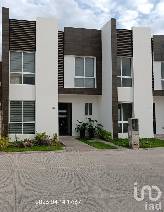 Casa en Venta en Villas de Bernalejo, Irapuato, Guanajuato | NEX-169634 | iad México | Foto 1 de 17