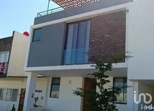 NEX-191735 - Casa en Renta, con 3 recamaras, con 3 baños, con 228 m2 de construcción en Valle Imperial, CP 45134, Jalisco.