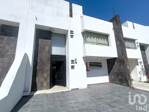 NEX-294797 - Casa en Venta, con 3 recamaras, con 2 baños, con 136 m2 de construcción.