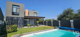 NEX-304544 - Casa en Venta, con 3 recamaras, con 3 baños, con 324 m2 de construcción.