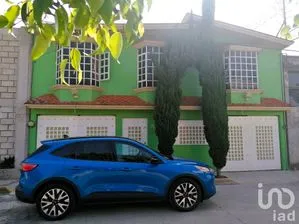 NEX-190272 - Casa en Venta, con 5 recamaras, con 3 baños, con 325 m2 de construcción en Emiliano Zapata, CP 52918, México.