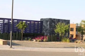 NEX-205977 - Casa en Venta, con 5 recamaras, con 4 baños, con 198 m2 de construcción.