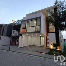 NEX-257108 - Casa en Venta, con 4 recamaras, con 4 baños, con 394 m2 de construcción.