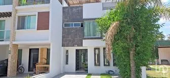 NEX-298678 - Casa en Renta, con 3 recamaras, con 2 baños, con 166 m2 de construcción.