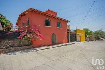 NEX-247918 - Casa en Venta, con 3 recamaras, con 2 baños, con 251 m2 de construcción en Lomas de Jiutepec, CP 62566, Morelos.