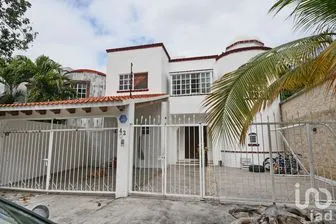 NEX-195173 - Casa en Venta, con 3 recamaras, con 3 baños, con 232 m2 de construcción en Supermanzana 19, CP 77505, Quintana Roo.