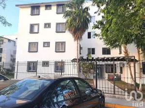 NEX-205683 - Departamento en Renta, con 3 recamaras, con 2 baños, con 90 m2 de construcción en Supermanzana 46, CP 77506, Quintana Roo.