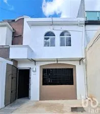 NEX-263433 - Casa en Venta, con 2 recamaras, con 2 baños, con 71 m2 de construcción en Supermanzana 200, CP 77539, Quintana Roo.