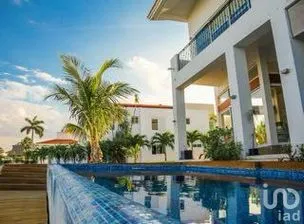 NEX-300403 - Casa en Renta, con 4 recamaras, con 4 baños, con 500 m2 de construcción.