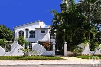 NEX-302060 - Casa en Venta, con 3 recamaras, con 3 baños, con 390 m2 de construcción.